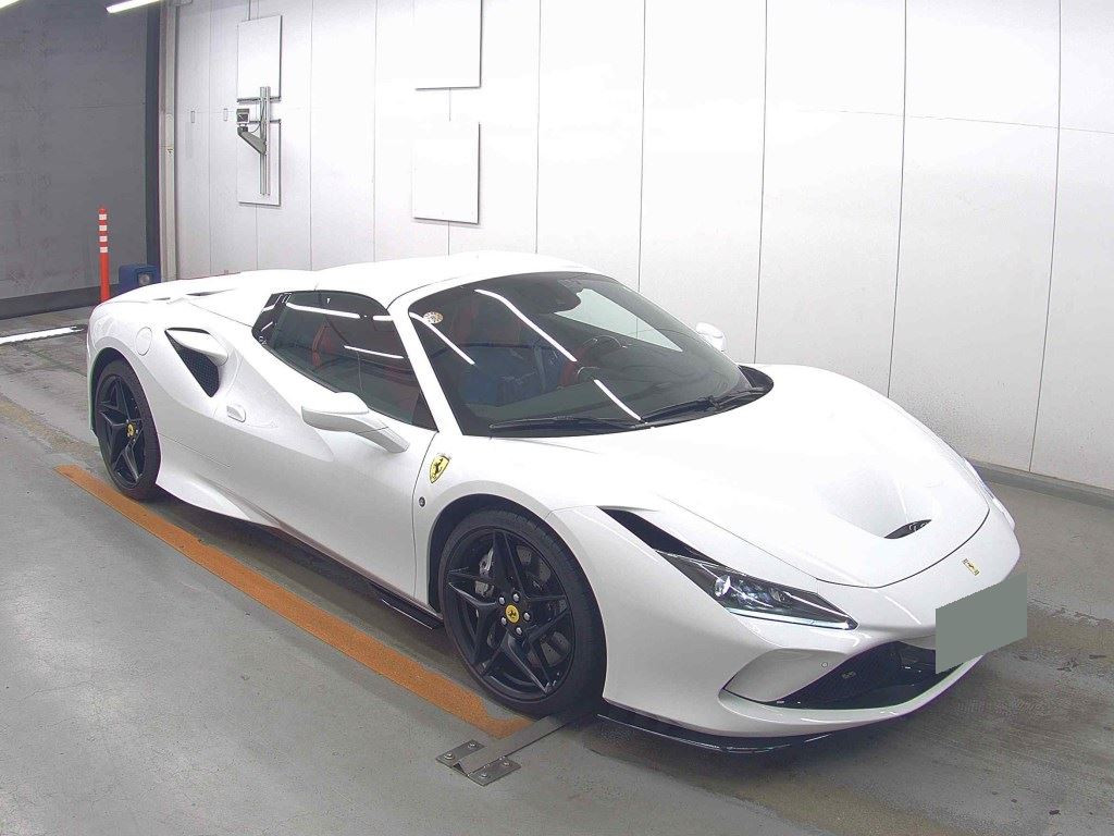Ferrari F8 Spider 2021 z aukcji japońskiej