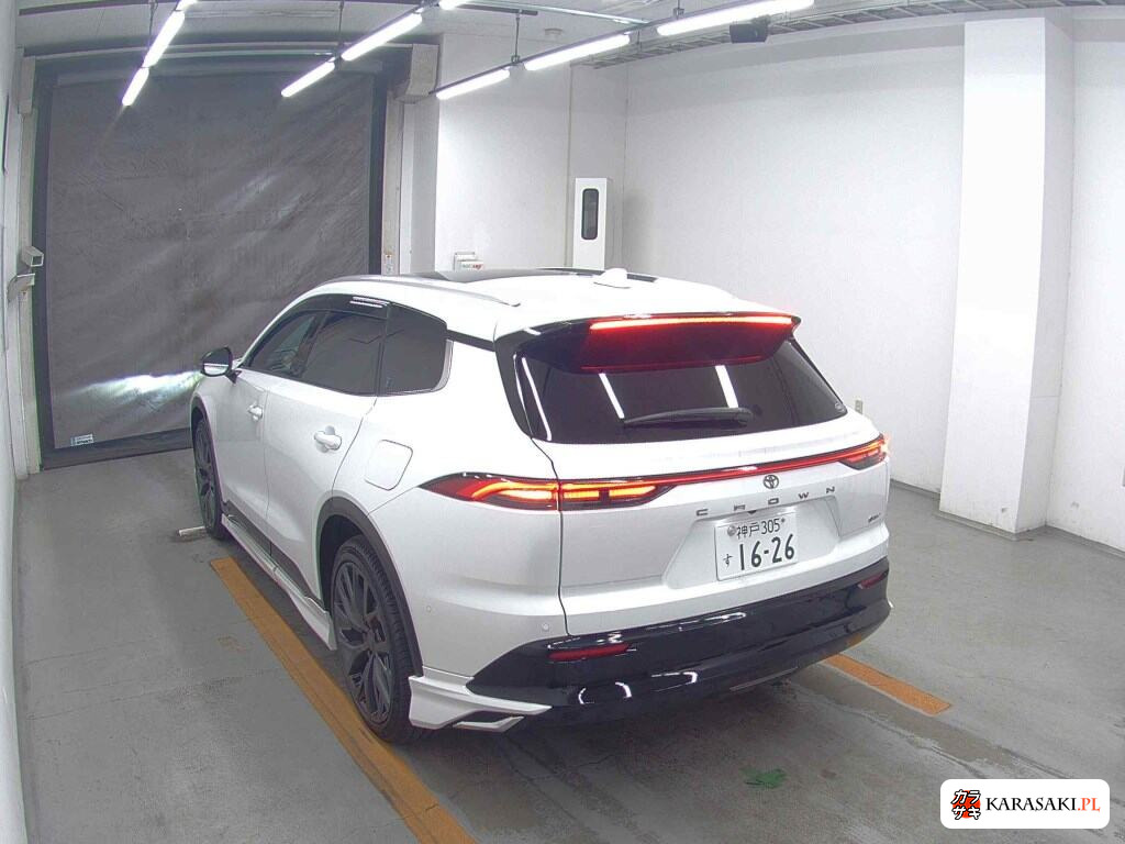 Toyota Crown Estate 2025 z aukcji japońskiej