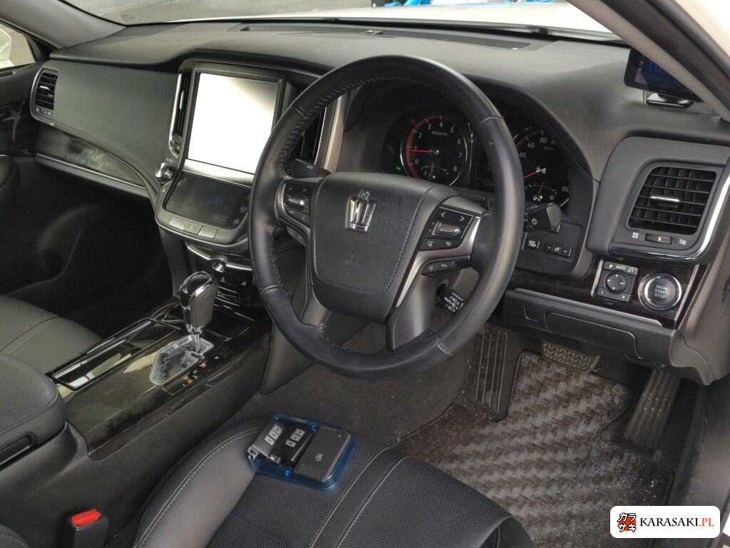 Toyota Crown 2017 z aukcji japońskiej
