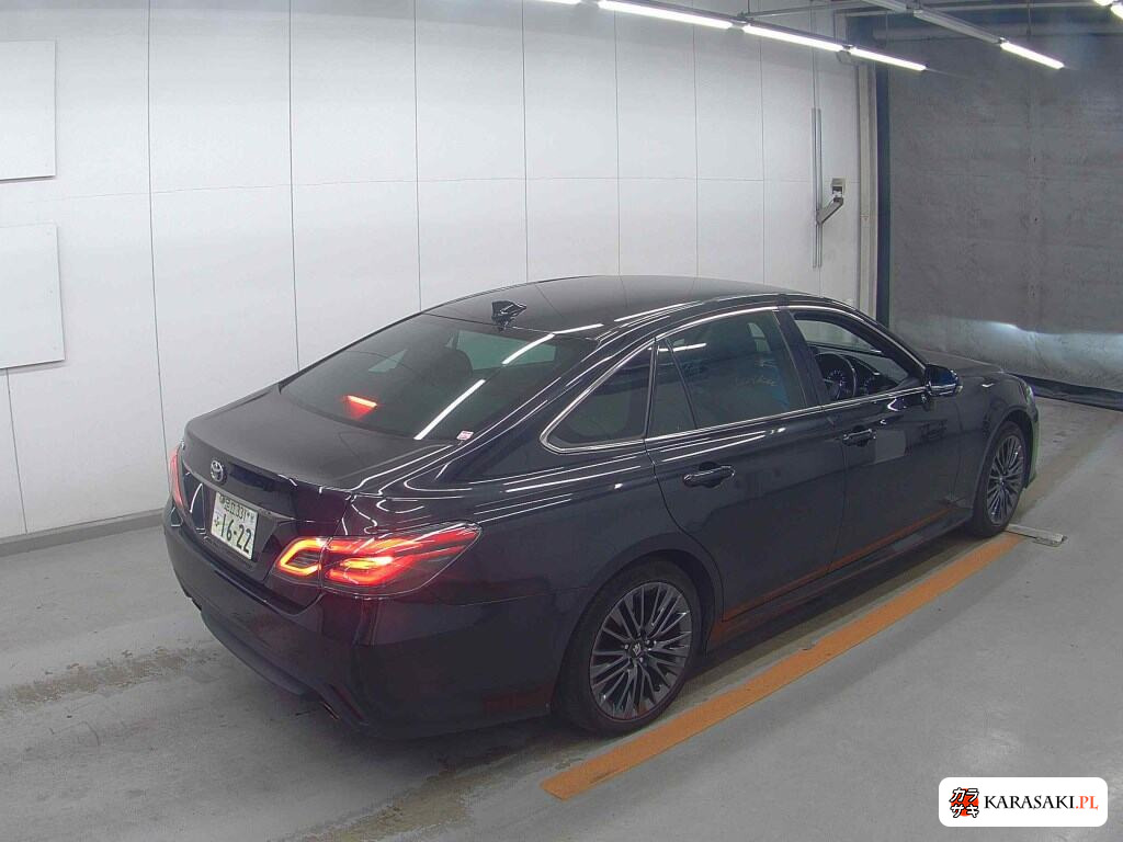 2020 Toyota Crown 4D Special Edition S Sport Style 4