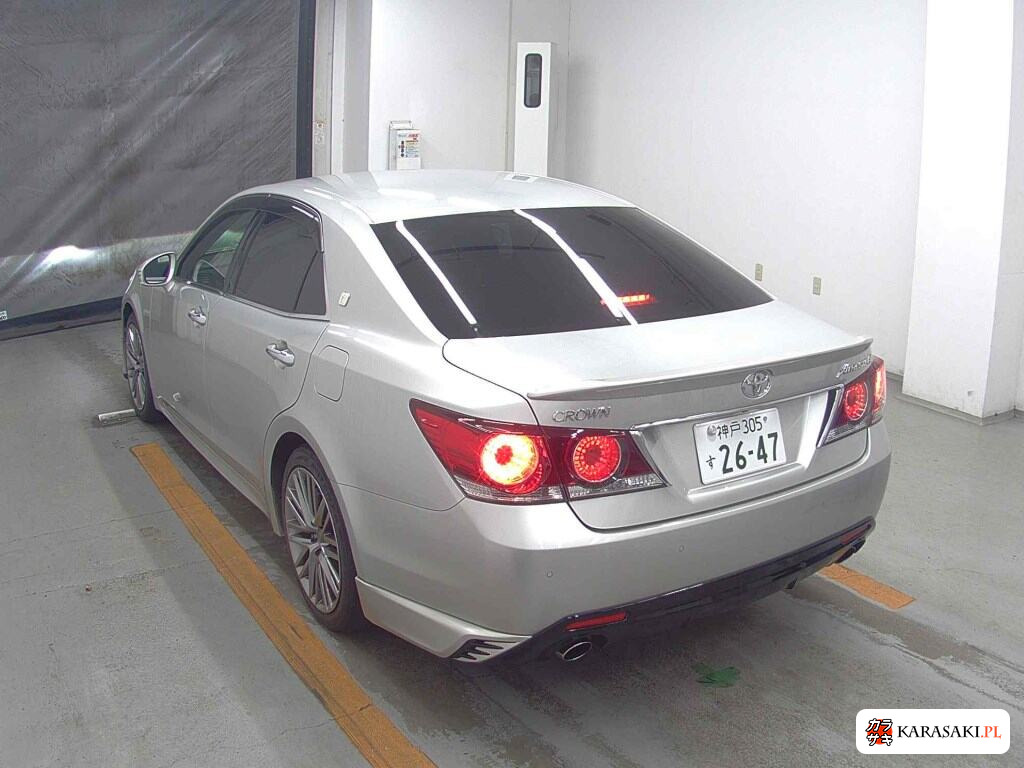 Toyota Crown 2016 з японського аукціону