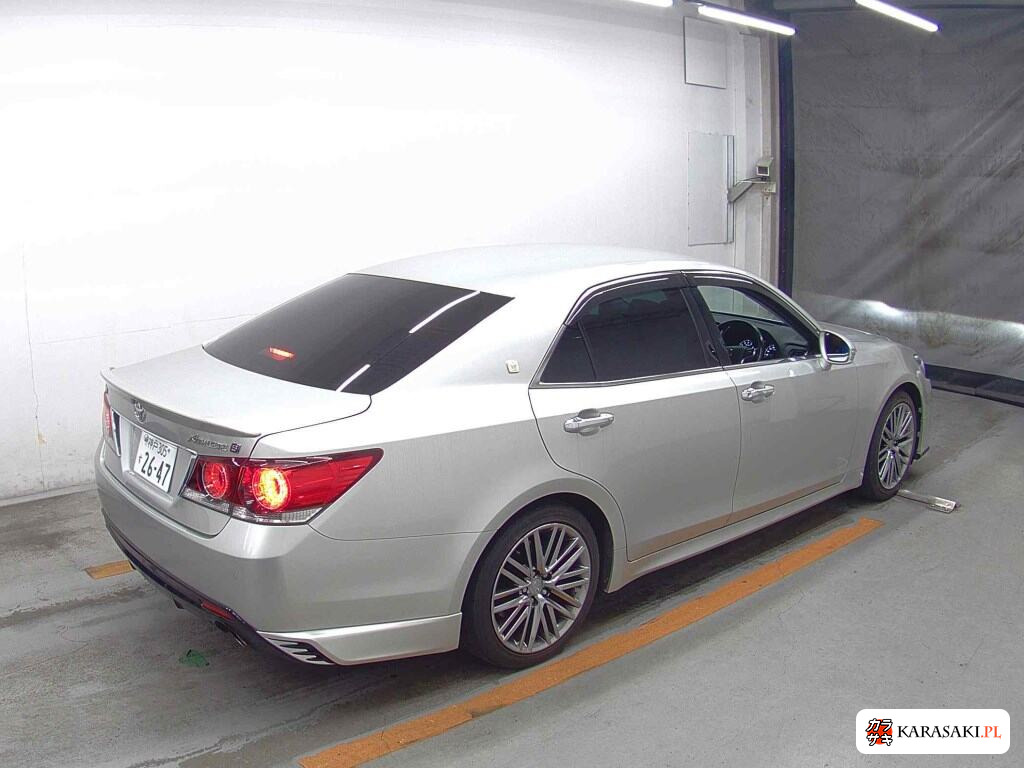 Toyota Crown 2016 з японського аукціону