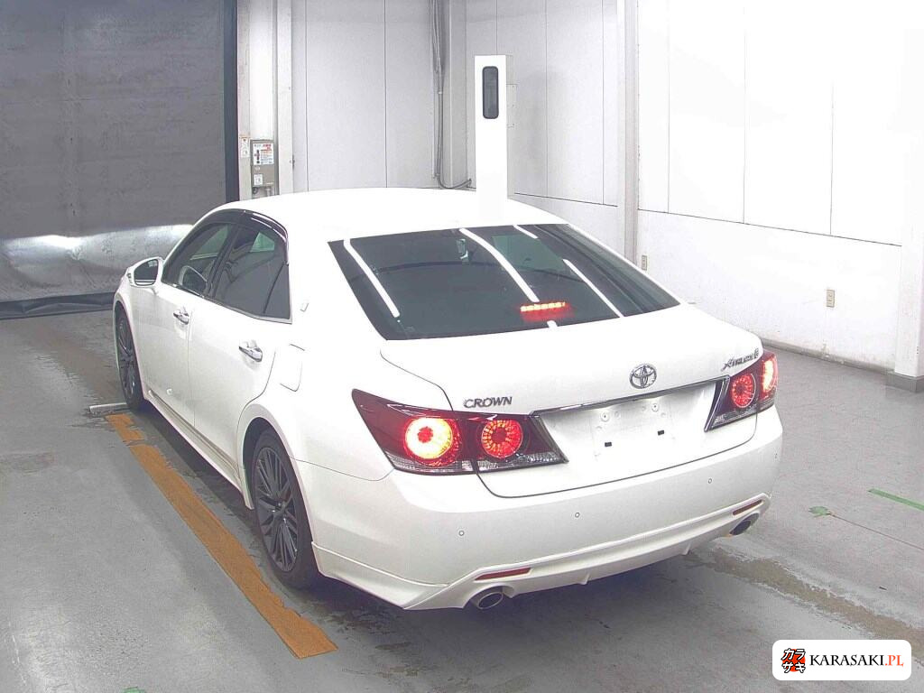Toyota Crown 2016 z aukcji japońskiej