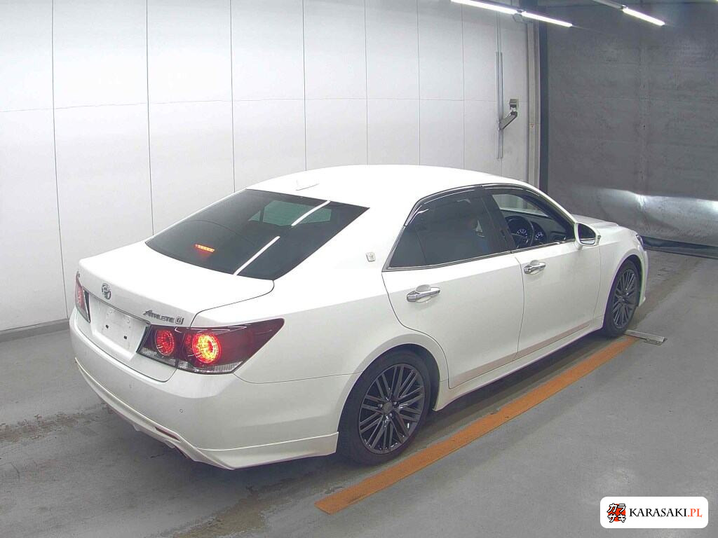 Toyota Crown 2016 z aukcji japońskiej