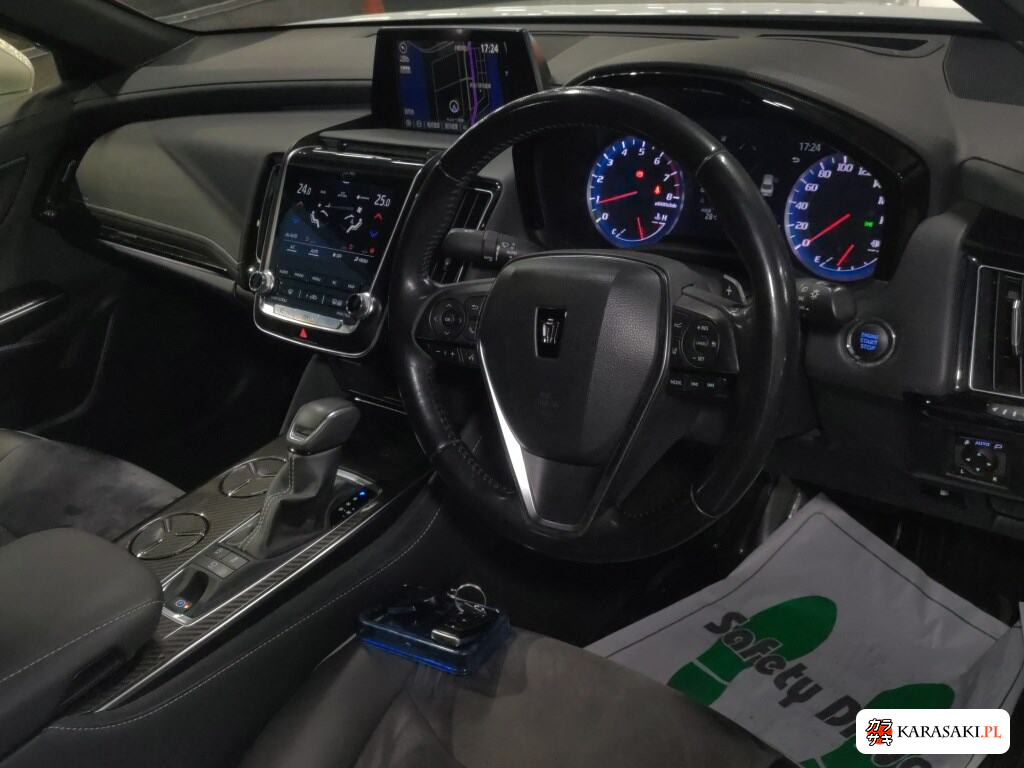 Toyota Crown 2018 z aukcji japońskiej