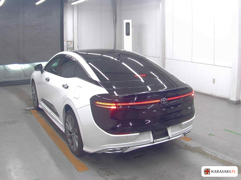 Toyota Crown Crossover 2023 z aukcji japońskiej