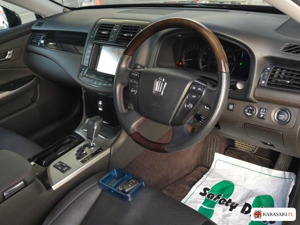 Toyota Crown 2011 z aukcji japońskiej