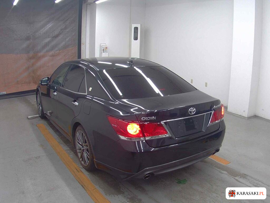 Toyota Crown 2015 z aukcji japońskiej