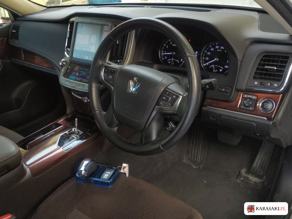 Toyota Crown 2015 z aukcji japońskiej