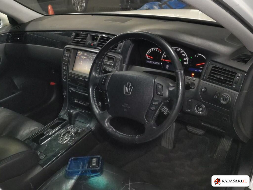 Toyota Crown 2004 z aukcji japońskiej