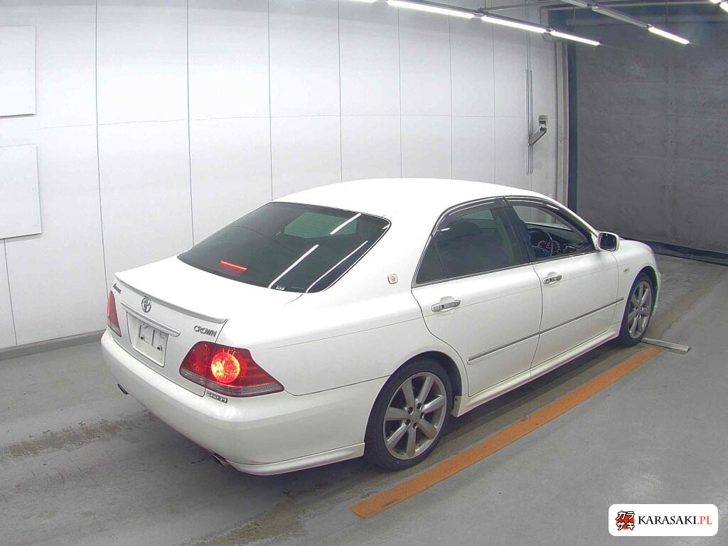 Toyota Crown 2004 z aukcji japońskiej