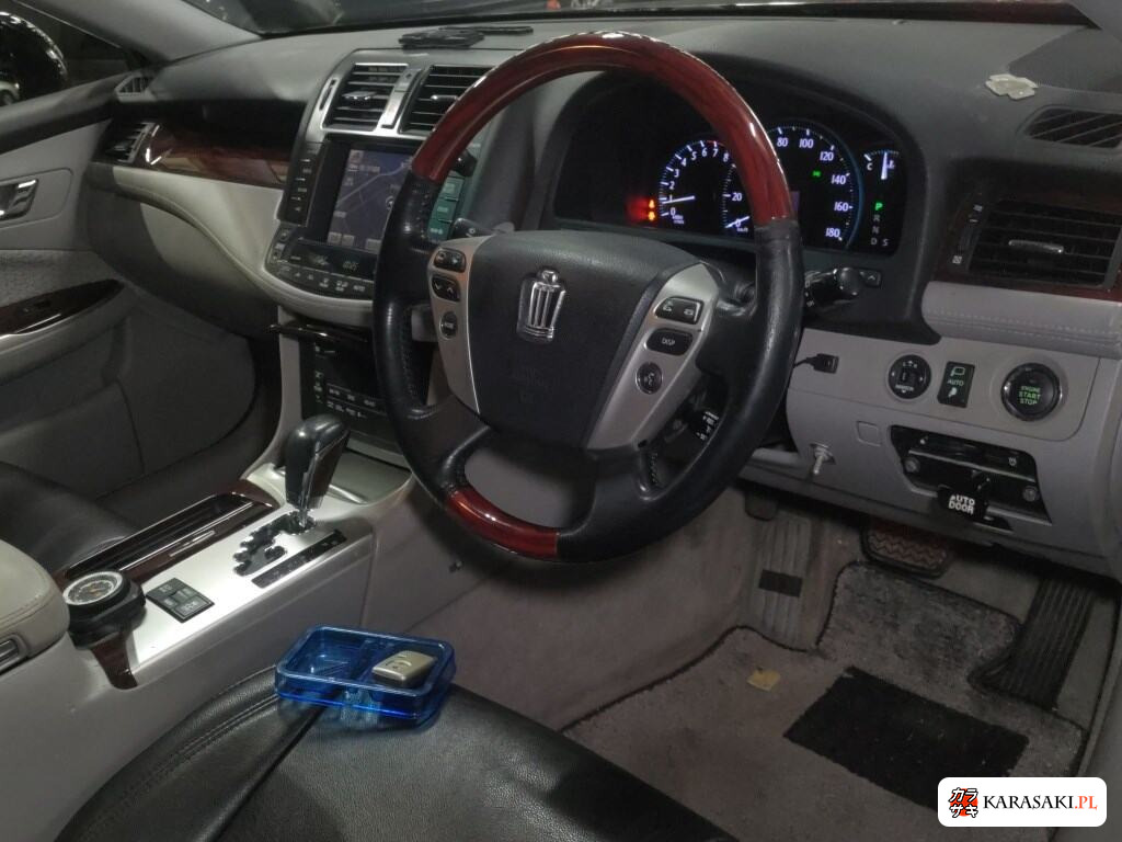 Toyota Crown 2012 z aukcji japońskiej