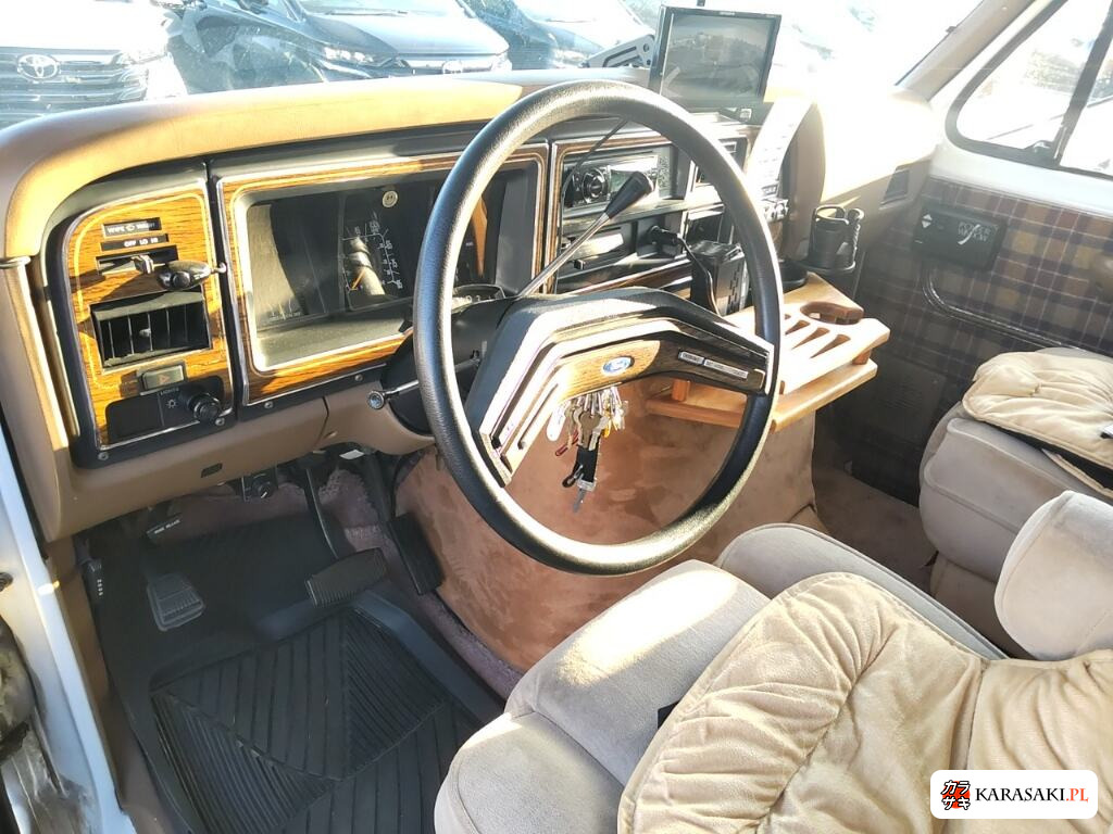 Ford Econoline 1989 z aukcji japońskiej