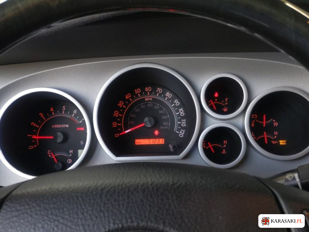 America Toyota Tundra 2010 z aukcji japońskiej