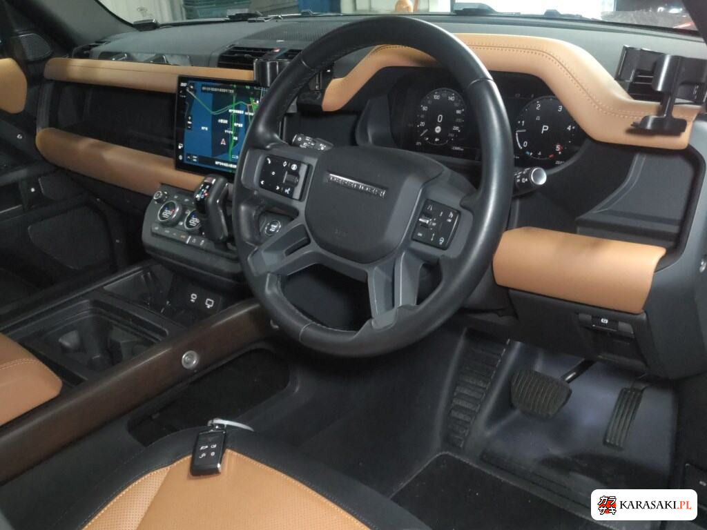 Land Rover Defender 2024 z aukcji japońskiej
