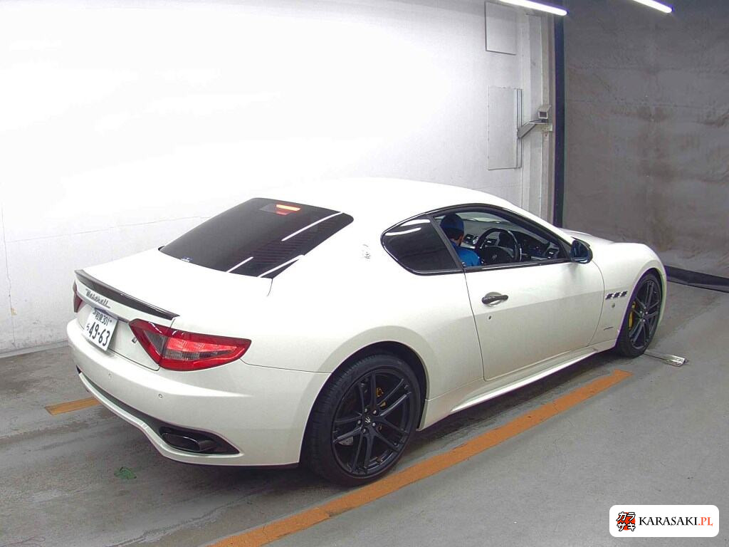 Maserati Granturismo 2015 z aukcji japońskiej
