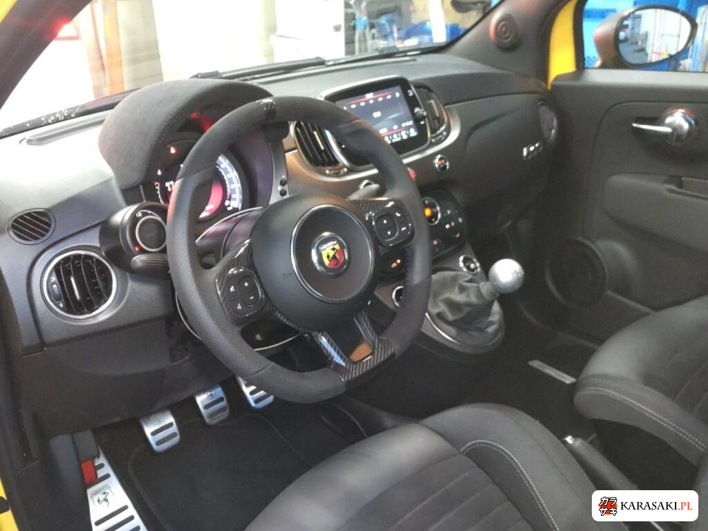 Abarth 595 2022 z aukcji japońskiej