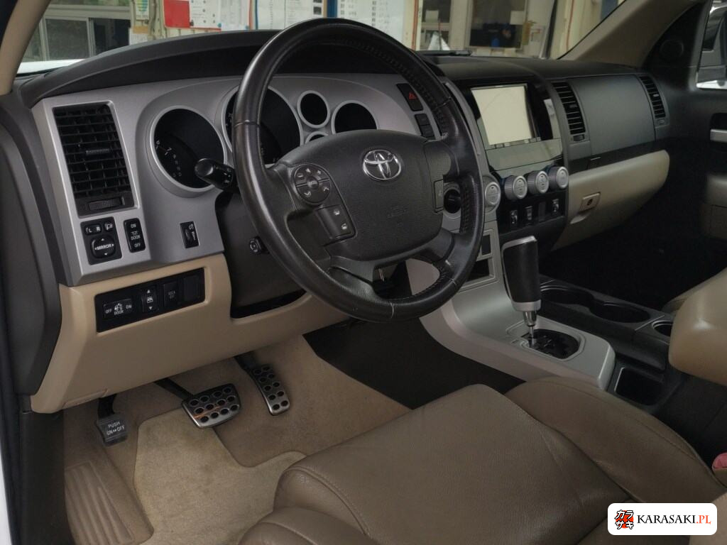 America Toyota Tundra 2012 z aukcji japońskiej