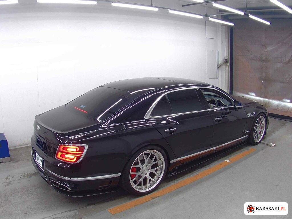 Bentley Flying Spur 2023 з японського аукціону