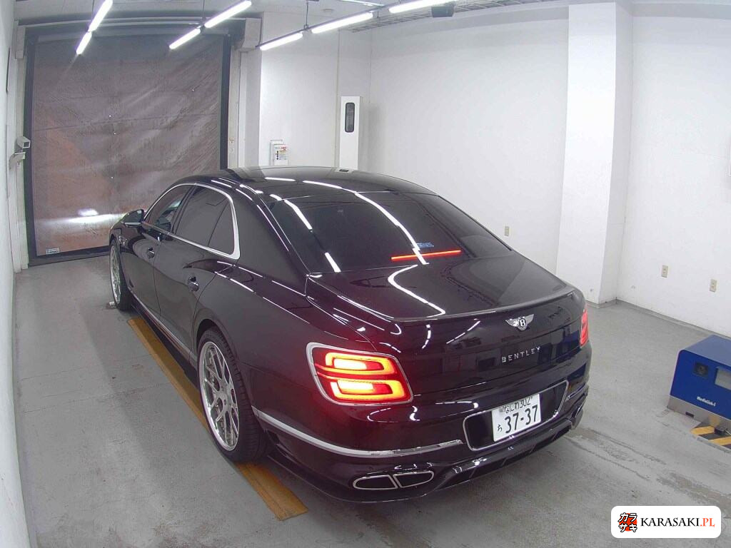 Bentley Flying Spur 2023 з японського аукціону