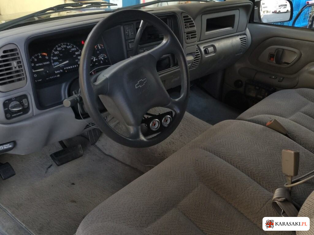 Chevrolet Suburban 1998 z aukcji japońskiej