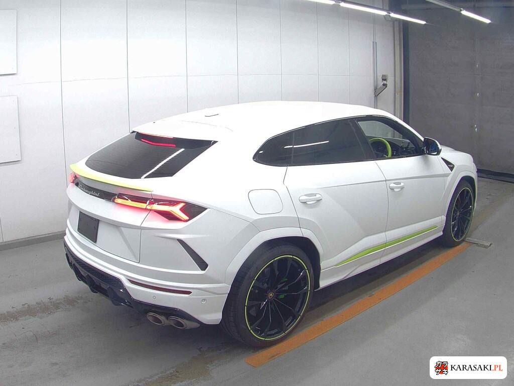Lamborghini Urus 2022 з японського аукціону