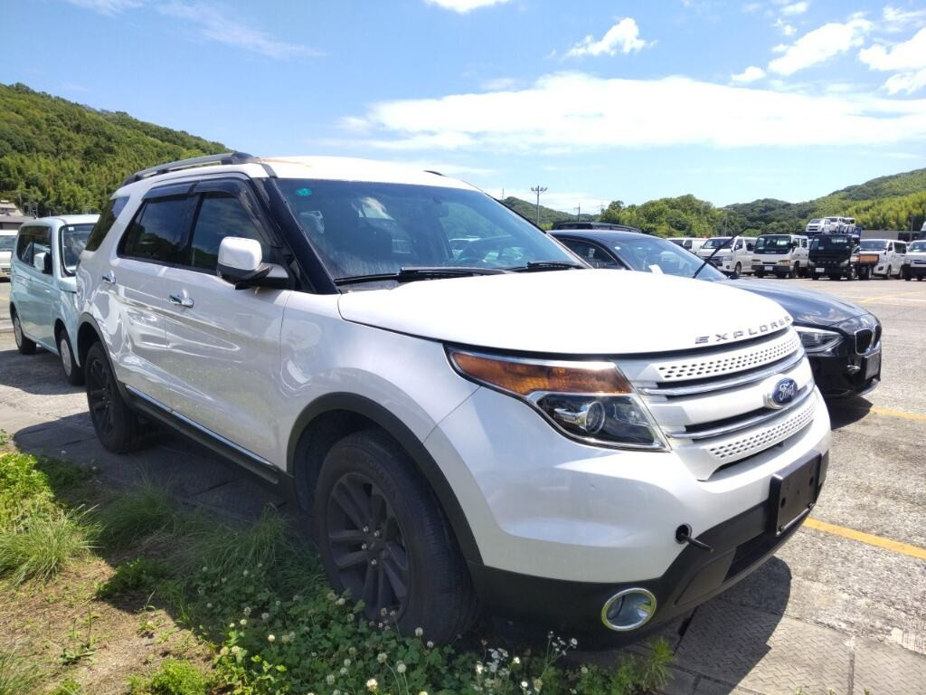 Ford Explorer 2012 from a Japanese auction