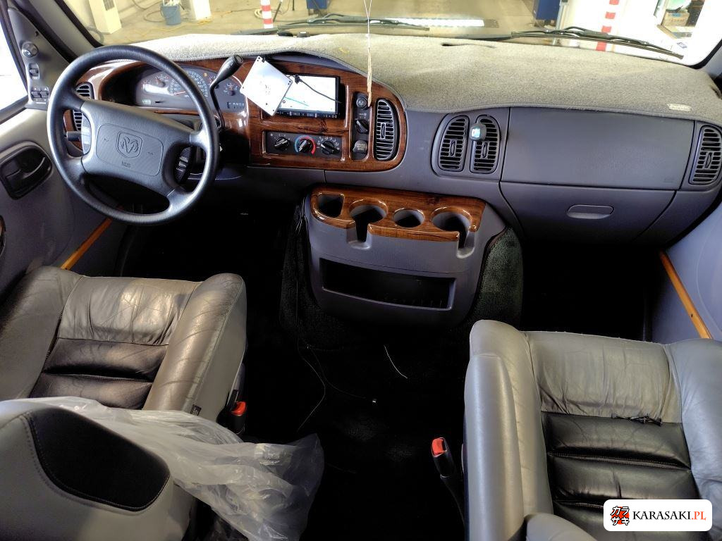 2001 Dodge Van 5
