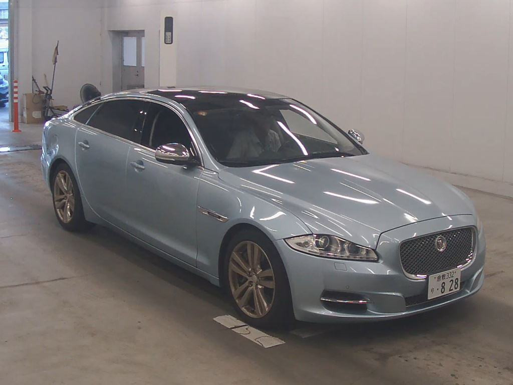 Jaguar XJ 2012 z aukcji japońskiej