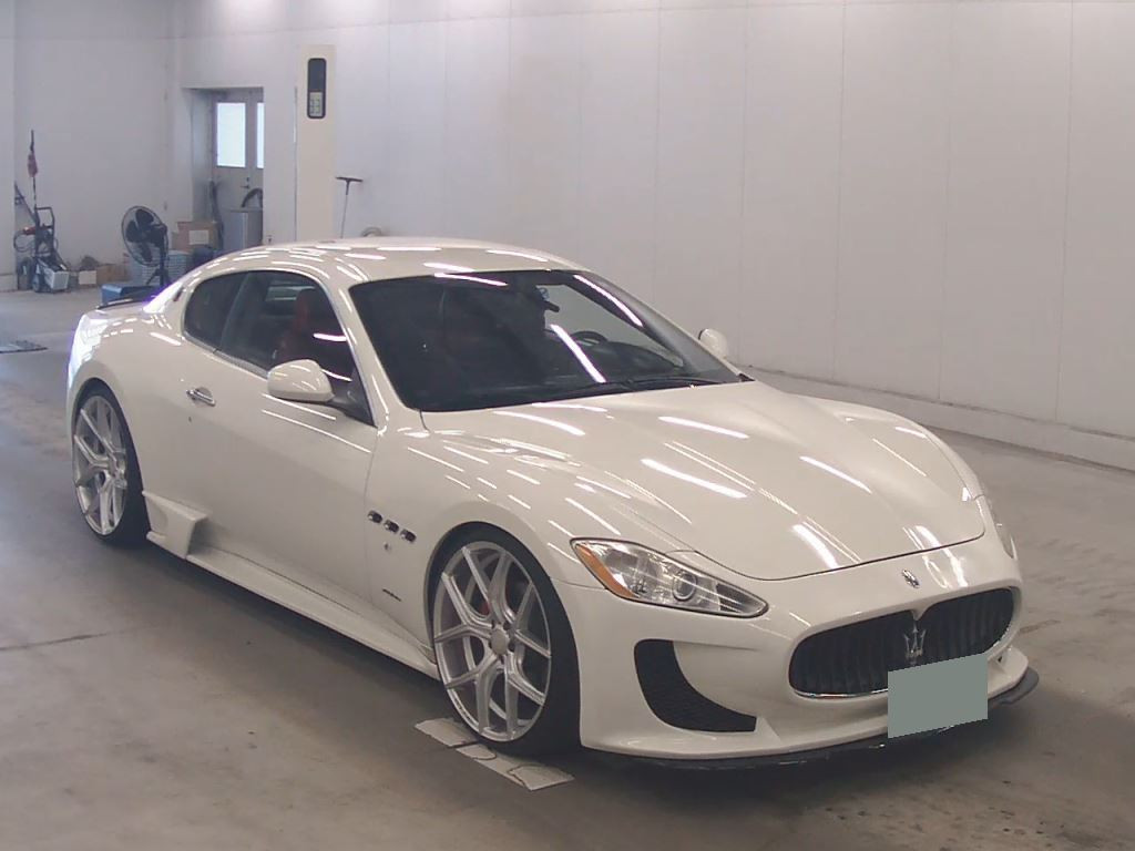 Maserati Granturismo 2008 z aukcji japońskiej