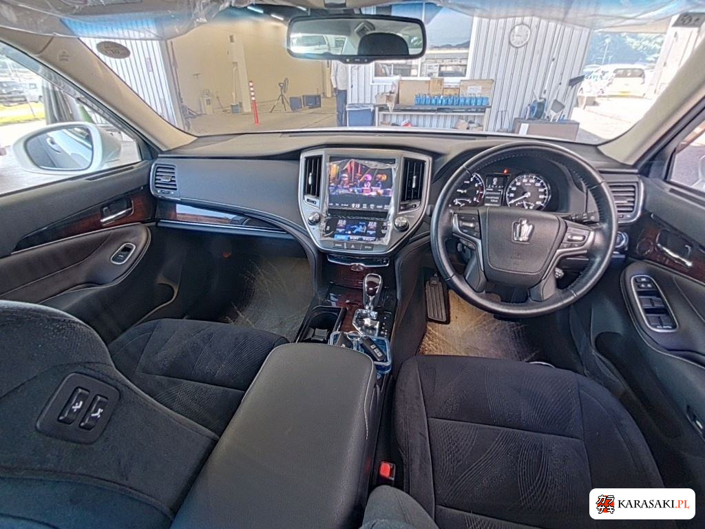 Toyota Crown 2015 з японського аукціону