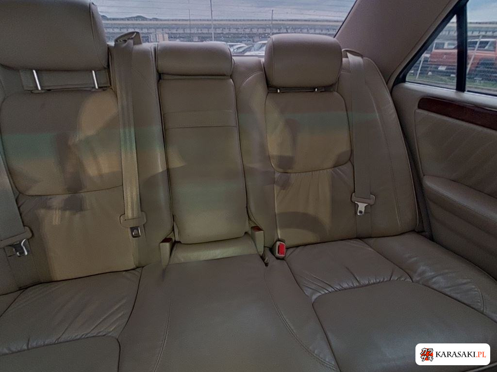Toyota Crown 1999 z aukcji japońskiej