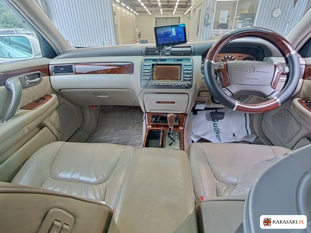 Toyota Crown 1999 z aukcji japońskiej