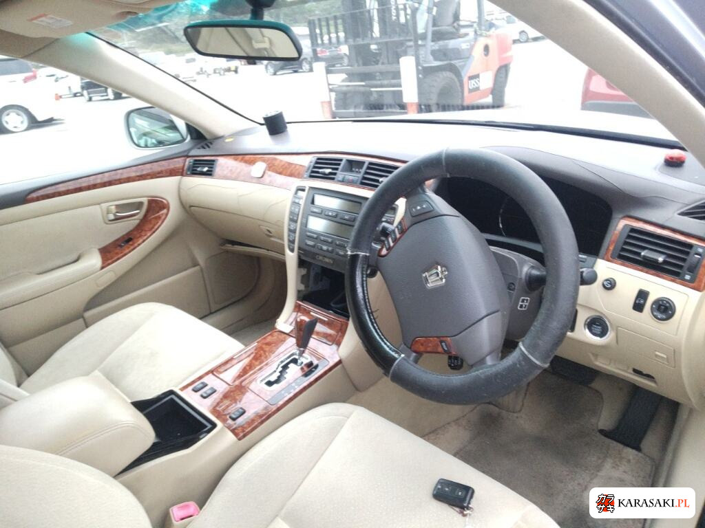 Toyota Crown 2004 z aukcji japońskiej