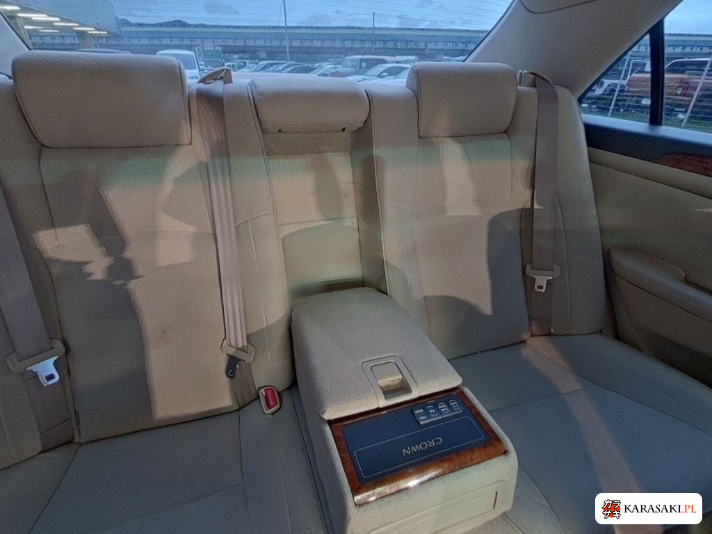 Toyota Crown 2005 z aukcji japońskiej