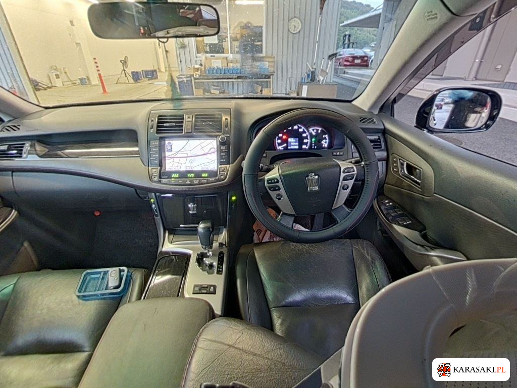 Toyota Crown 2011 z aukcji japońskiej