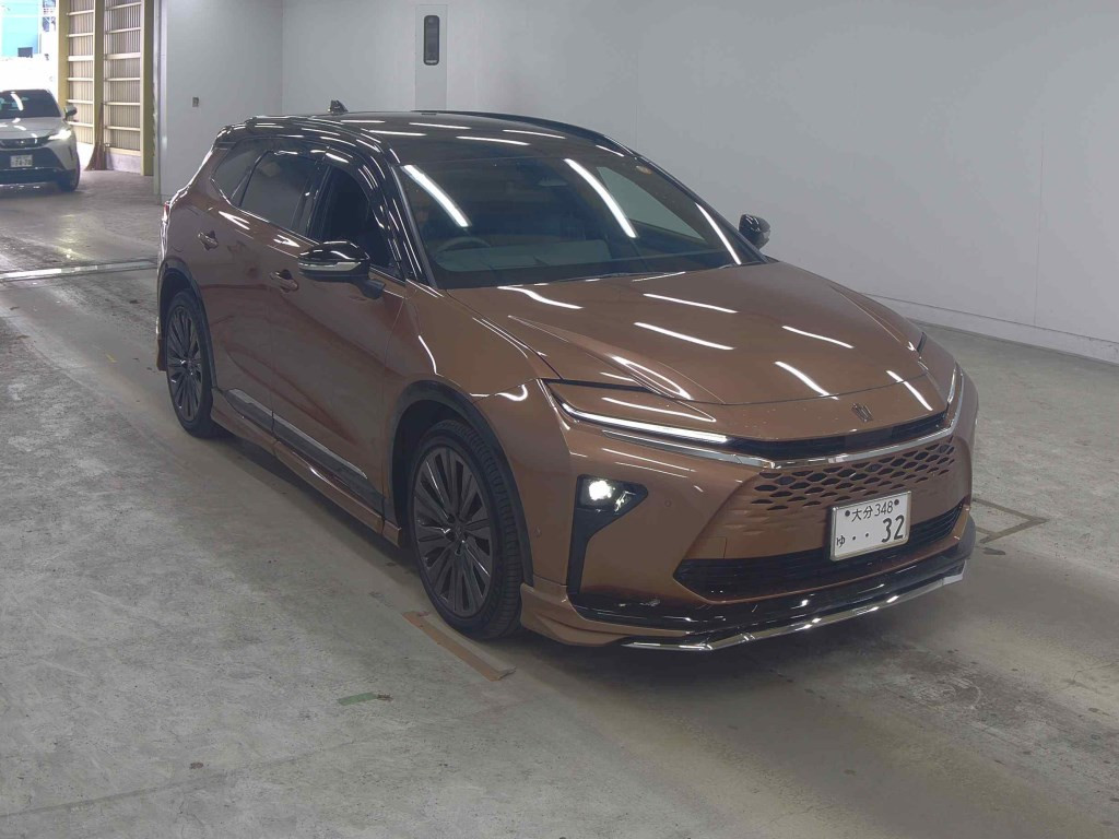 Toyota Crown Estate 2025 z aukcji japońskiej