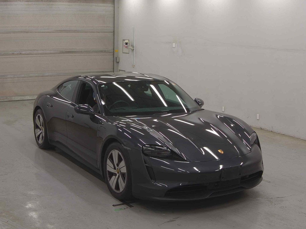 Porsche Taycan 2023 z aukcji japońskiej
