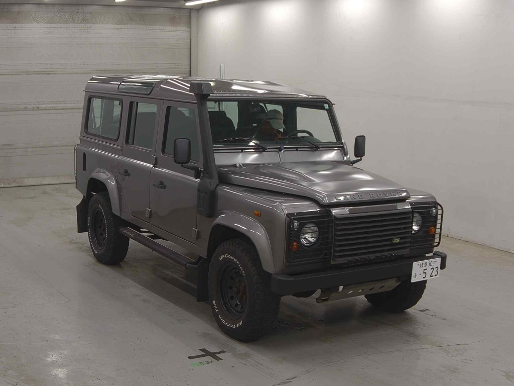 Land Rover Defender 2023 z aukcji japońskiej