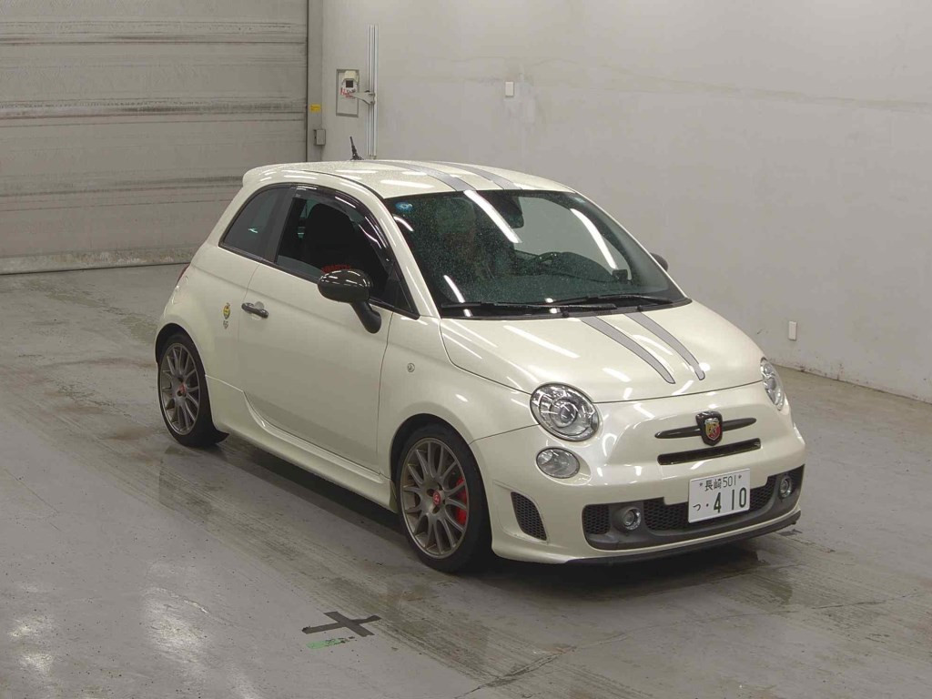 Abarth 695 Tributo Ferrari 2012 z aukcji japońskiej