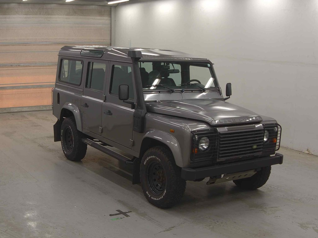 Land Rover Defender 2023 z aukcji japońskiej