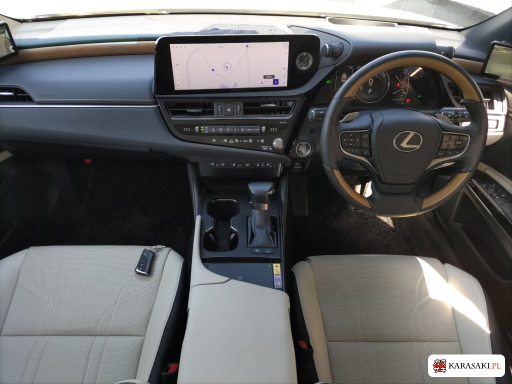 Lexus Es 2024 z aukcji japońskiej