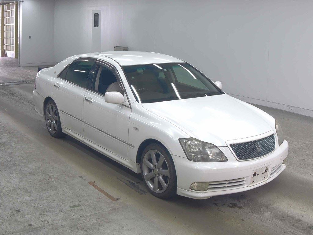 Toyota Crown 2004 z aukcji japońskiej