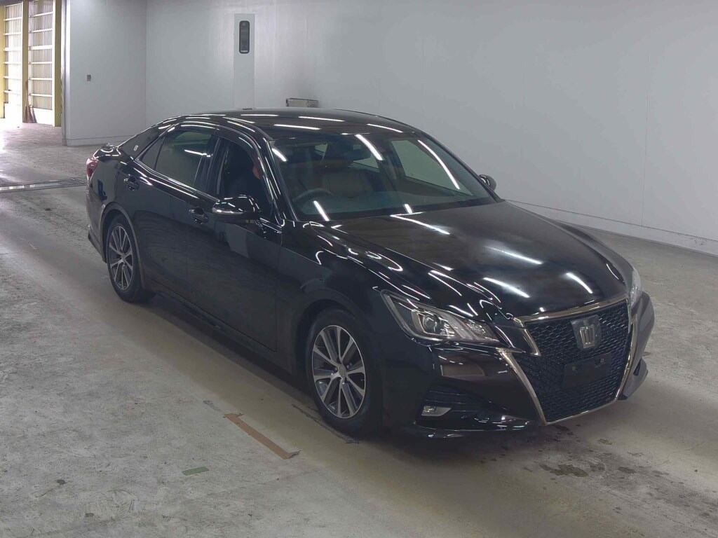 Toyota Crown 2017 z aukcji japońskiej