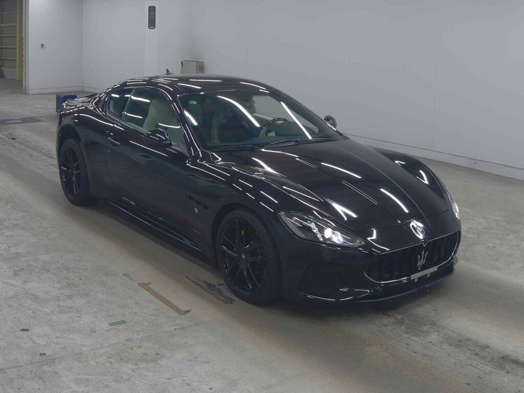 Maserati Granturismo 2019 z aukcji japońskiej