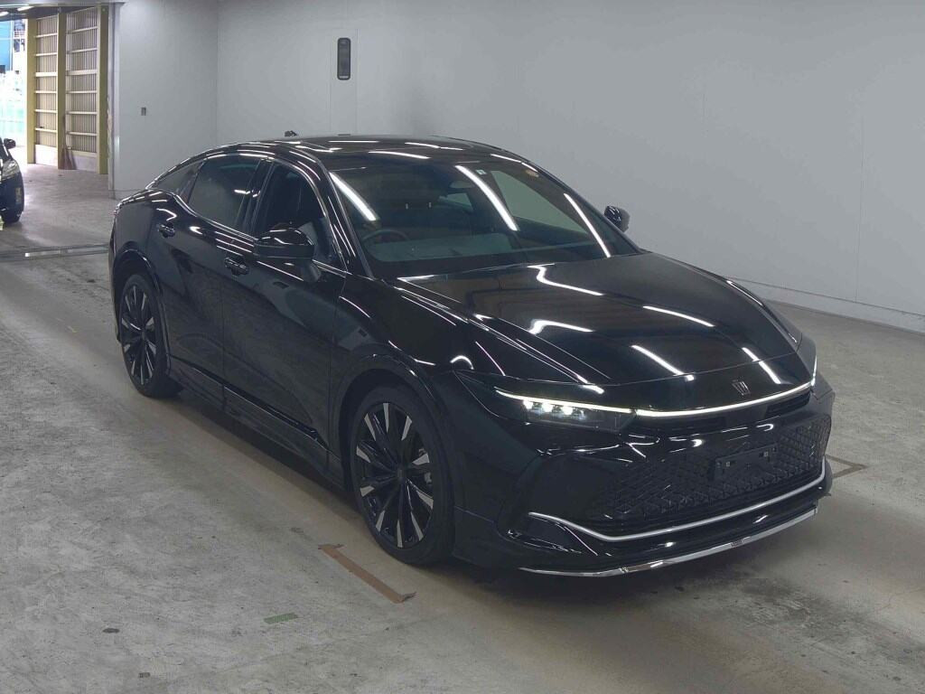 Toyota Crown Crossover 2023 z aukcji japońskiej