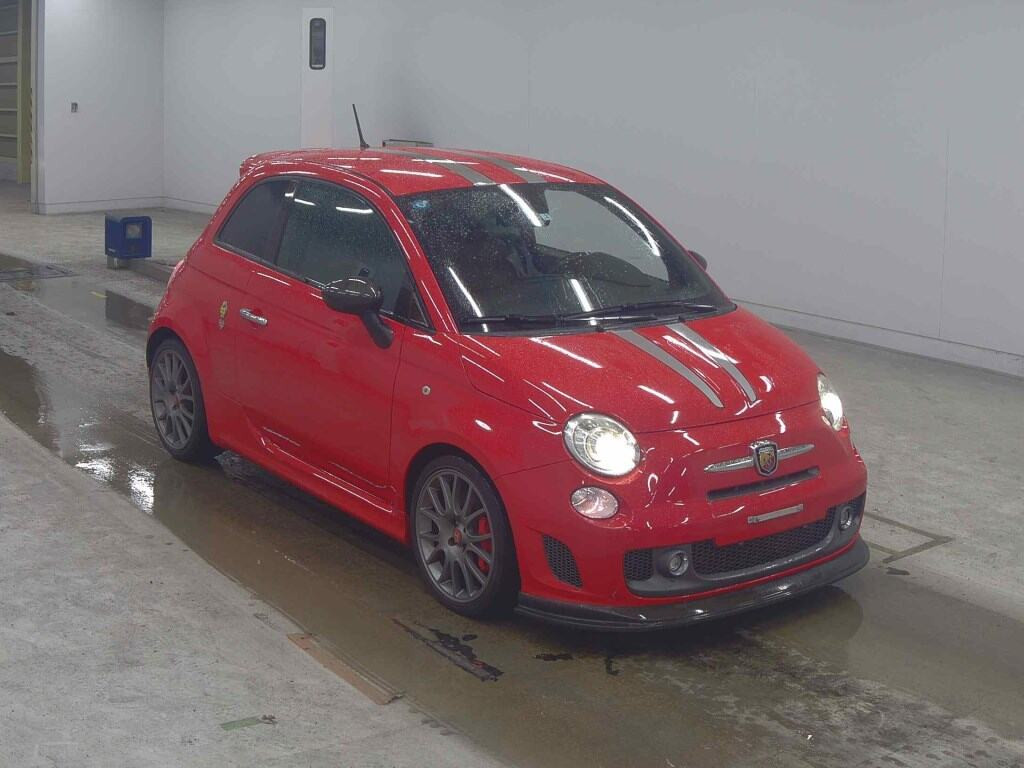 Abarth 695 2010 z aukcji japońskiej
