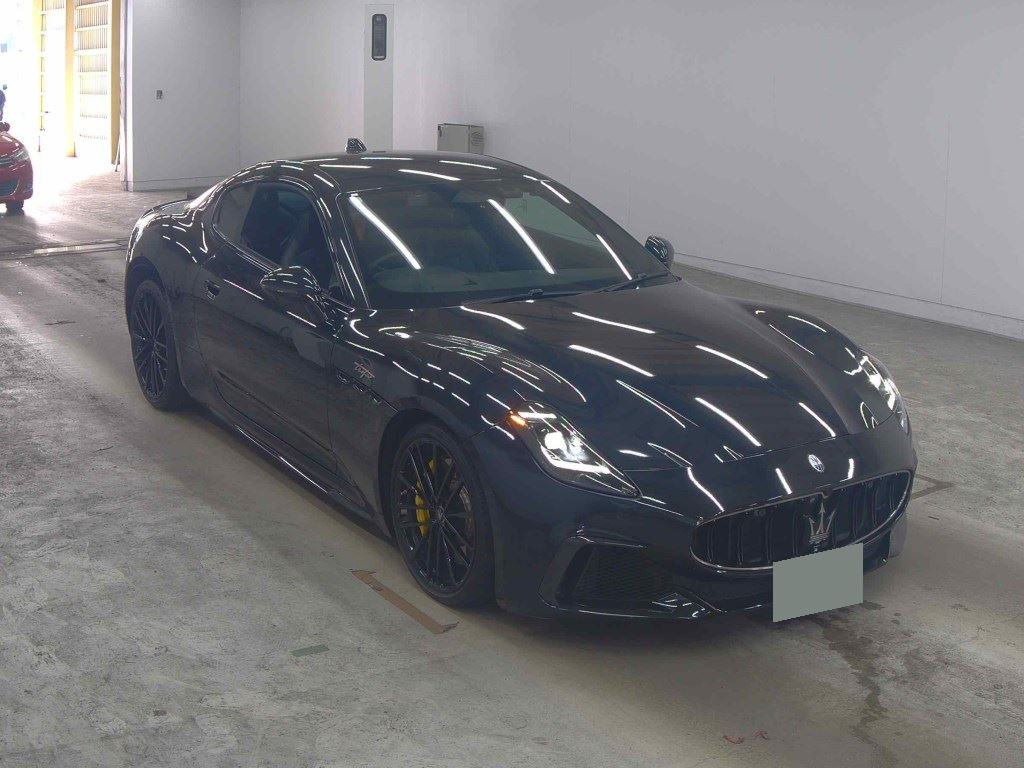 Maserati GRANTURISMO4WD 2025 z aukcji japońskiej