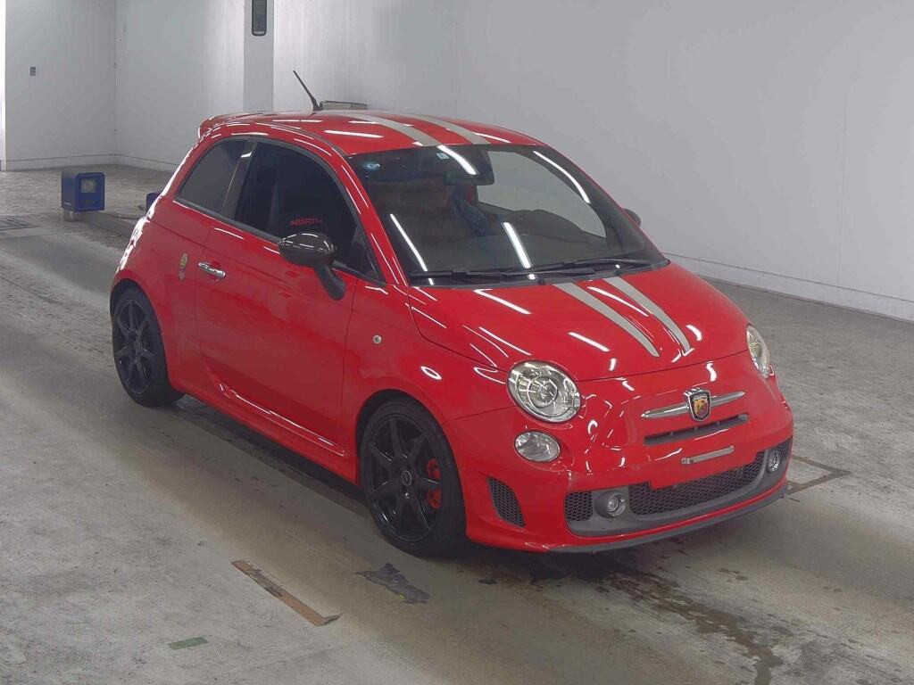 Abarth 695 Tributo Ferrari 2011 z aukcji japońskiej