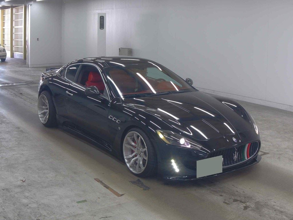 Maserati Granturismo 2009 z aukcji japońskiej